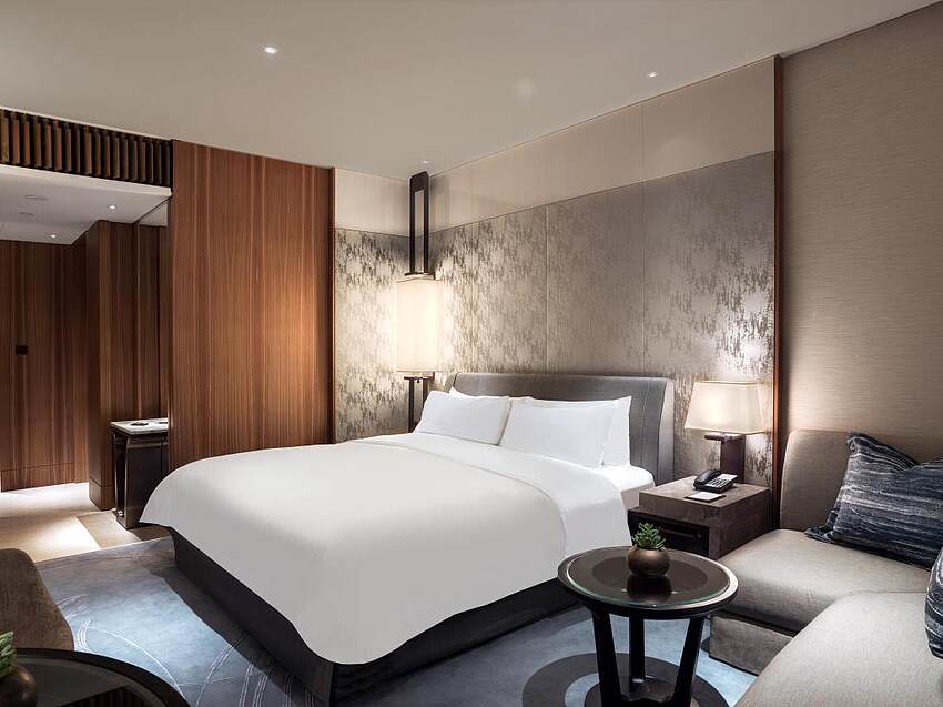 香港网红酒店：香港嘉里酒店，香格里拉旗下2017新开业酒店、拥超大房间、无边泳池和无敌海景