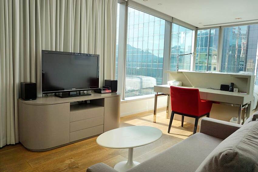 香港网红酒店：香港第二十一威菲路酒店，拥3面落地窗房间，铜锣湾全海景拍照酒店