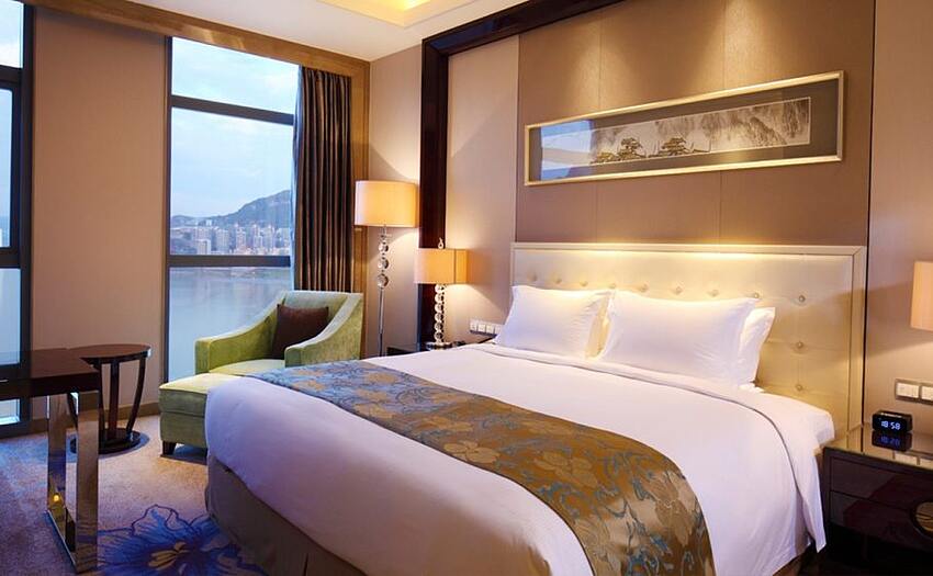 重庆万州富力希尔顿逸林酒店，积分兑换住宿成本仅需 $50 美元（1 万分）