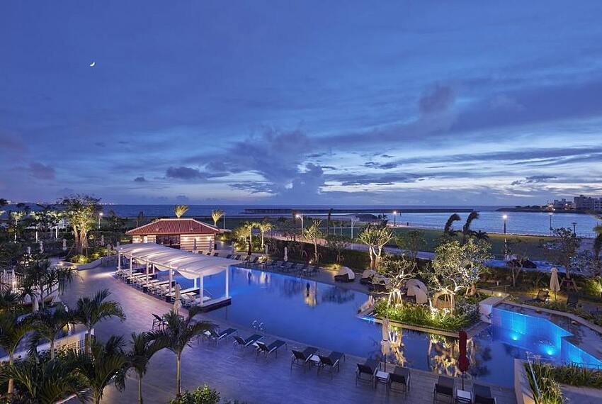 冲绳酒店推荐：日本冲绳热门海边豪华度假酒店，拥有无敌海景、私人沙滩、水上活动等