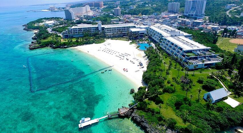 冲绳酒店推荐：日本冲绳热门海边豪华度假酒店，拥有无敌海景、私人沙滩、水上活动等