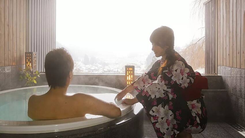 日本北陆泡温泉赏雪一泊二食到底有多爽？日本人不想让你知道的私藏泡汤秘境！