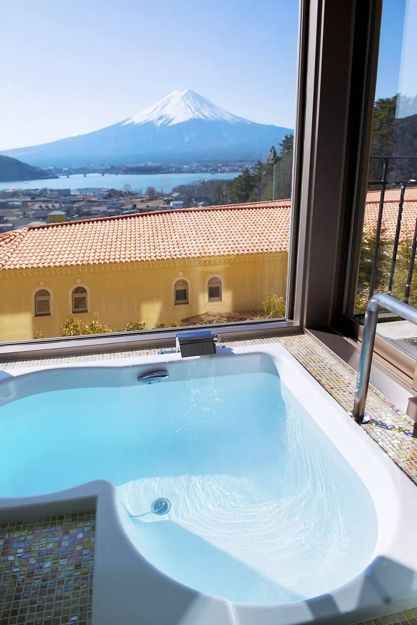 9 家富士山景一绝的温泉酒店推荐，边看富士山边泡温泉